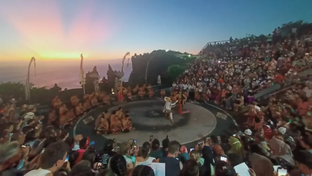 烏魯瓦圖斷崖廟 Kecak 火舞表演 — 峇里島烏魯瓦圖包車日落行程重點