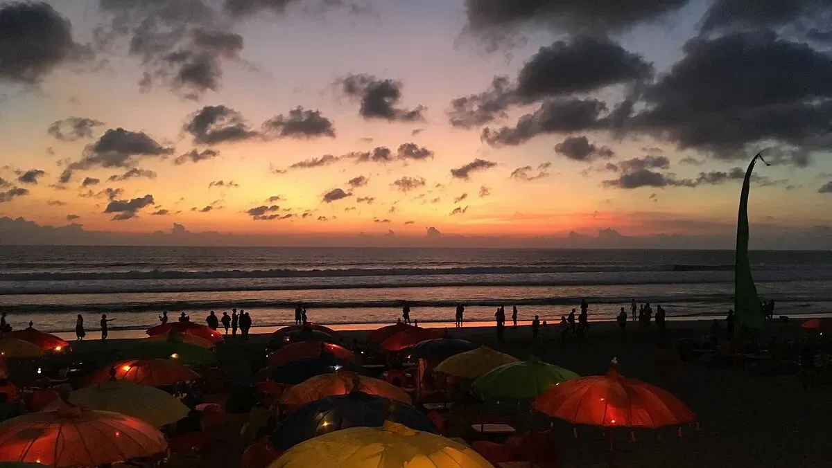 水明漾 Seminyak 海灘日落 — 峇里島多日包車司機晚間接送行程
